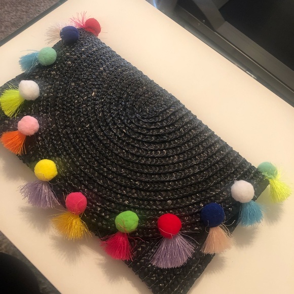 Pom Pom Straw Clutch - Picture 3 of 4